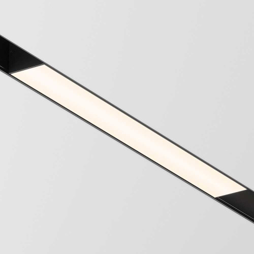 
                    Трековый светодиодный светильник для магнитного шинопровода Maytoni Track lamps TR012-2-12W3K-B        
    