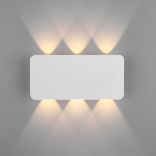 
                    Настенный светодиодный светильник Elektrostandard 40138/1 LED белый a055776        
    
